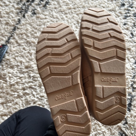 Girls size 5 cat and Jack boots - Picture 2 of 3